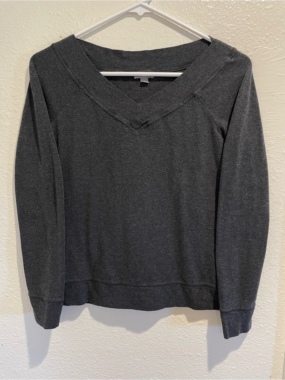 Ann Taylor Charcoal Gray Structured V-Neck Sweatshirt Sweater - Size S 🩶